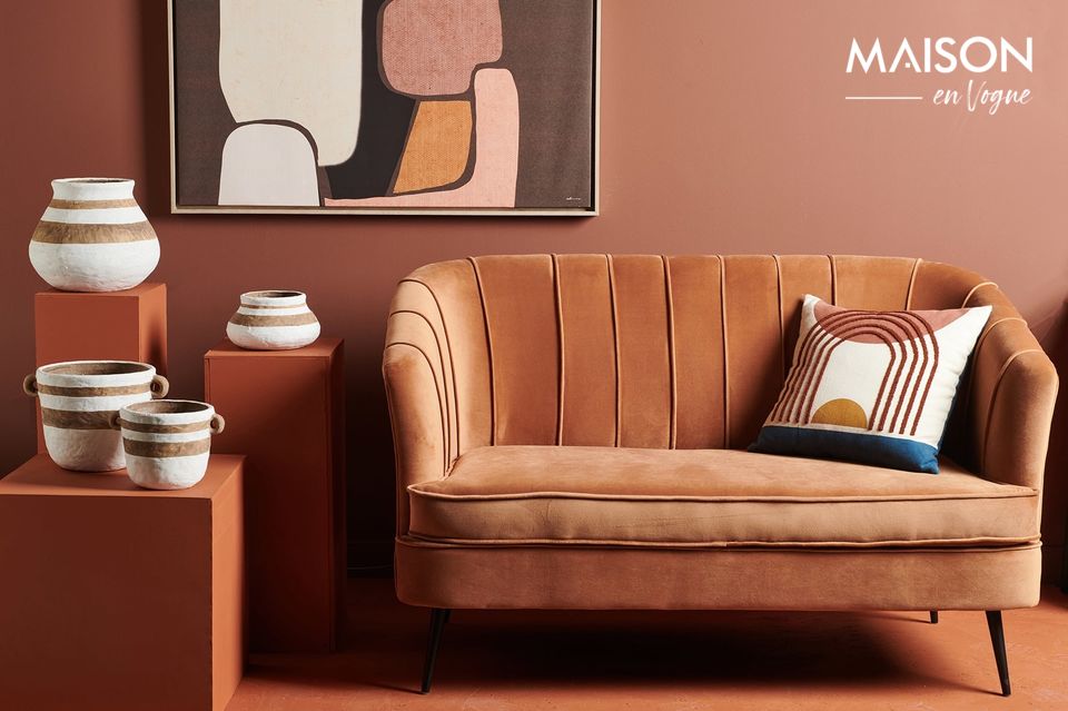 Seine Farbe Terracotta ist sehr trendy und es bietet eine breite Sitzfläche von 113 cm und eine