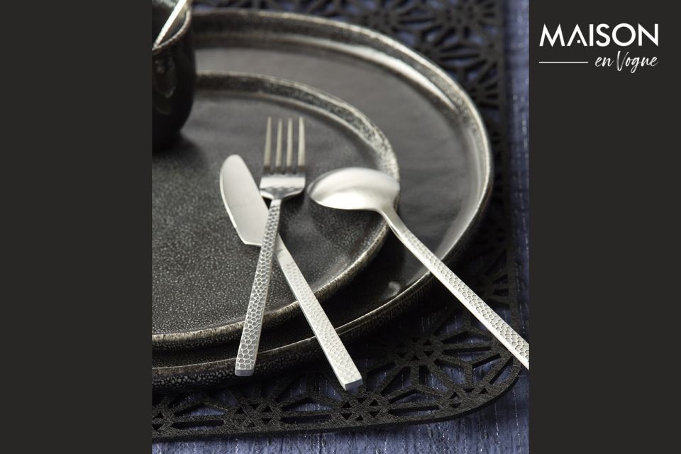 Ein elegant gestaltetes Edelstahlbesteck