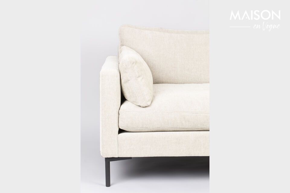 Mit seinem zeitlosen Design überdauert das Sofa Summer die Jahreszeiten und fügt sich harmonisch