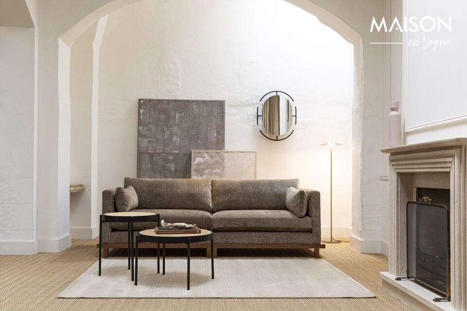 Entdecken Sie zeitlose Eleganz mit unserem Sofa aus strapazierfähigem Stoff in der Farbe Beige