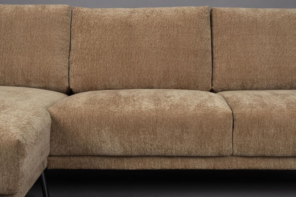 Entdecken Sie zeitlose Eleganz und außergewöhnlichen Komfort mit unserem 3-Sitzer-Sofa aus Stoff
