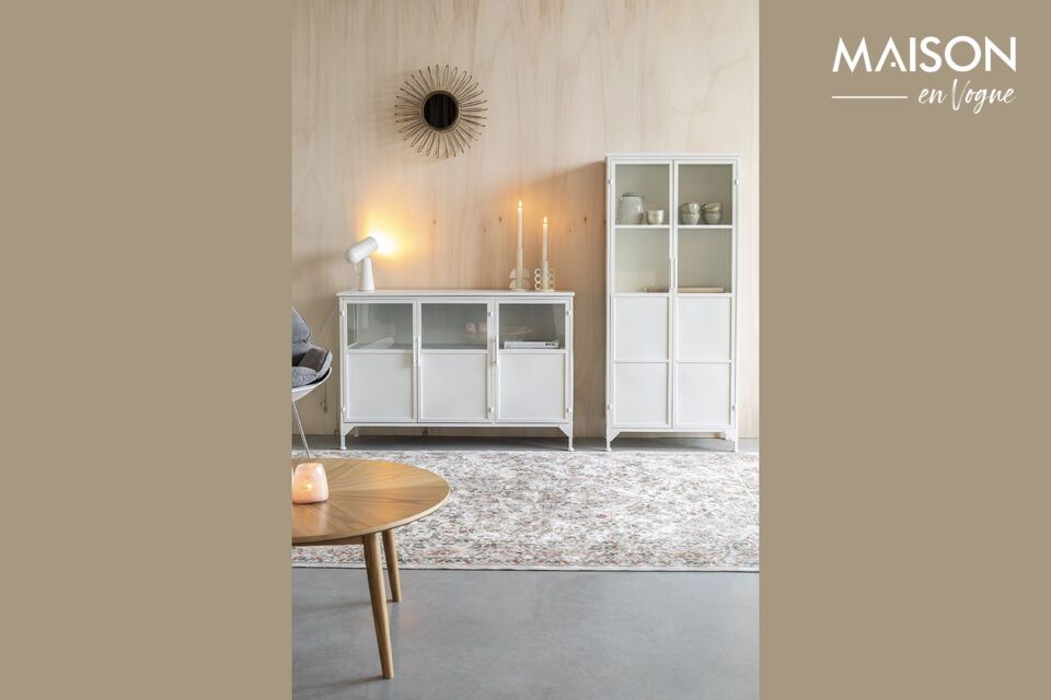 Elegantes Sideboard, das Stauraum und Industrie-Chic vereint.