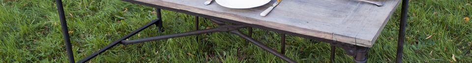 Materialbeschreibung Antiker Polstertisch aus Ulmenholz