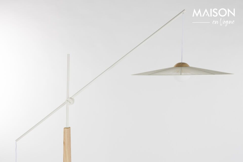 Mit den großzügigen Abmessungen von 65 x 180 x 200 cm steht dieses Objekt wie ein stilvoller