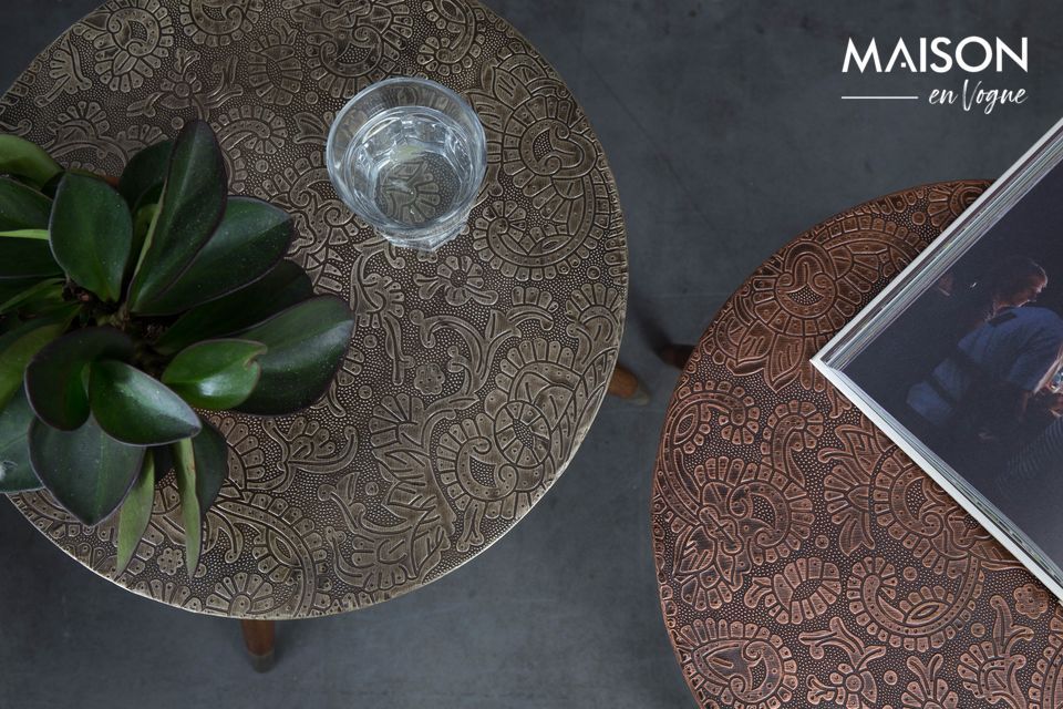 Die handgeprägte Tischplatte bietet ein kreatives und unglaublich raffiniertes Design