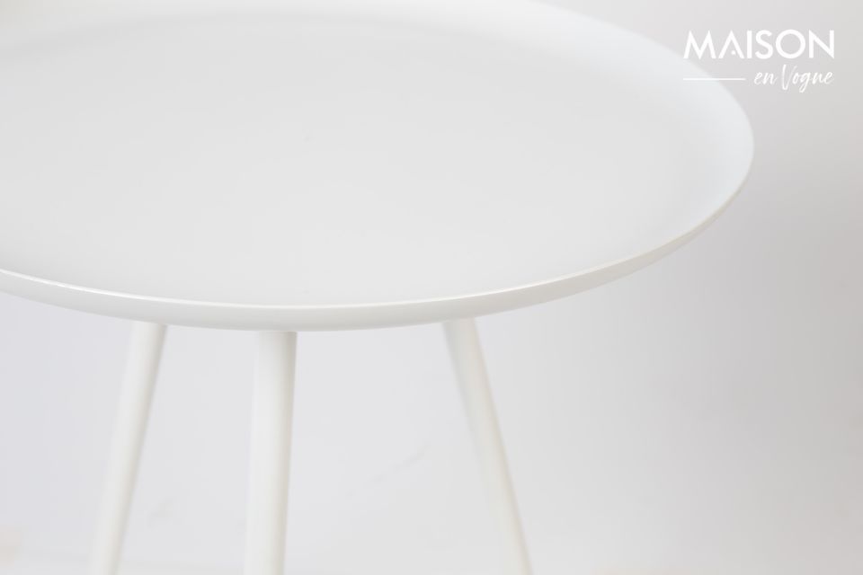 Ein praktischer kleiner Tisch mit einem zeitgenössischen Design