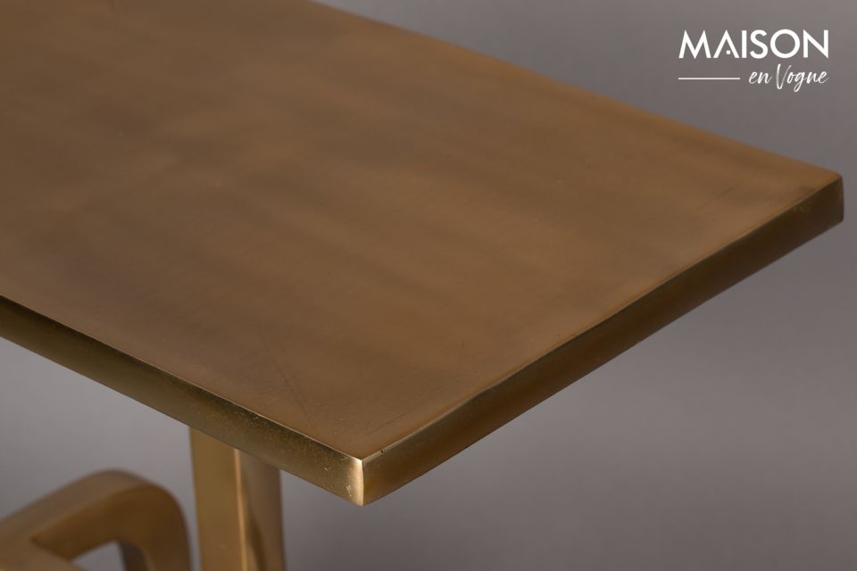 Der Tisch Hips verdankt seine Originalität dem überraschenden Metallfuß