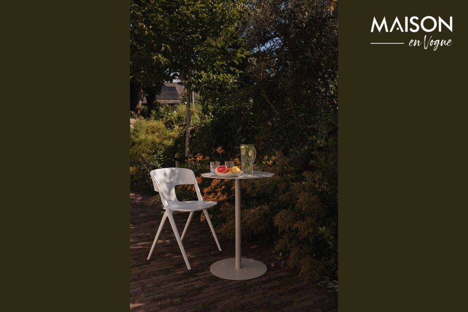 Minimalistische Eleganz für gesellige Momente.