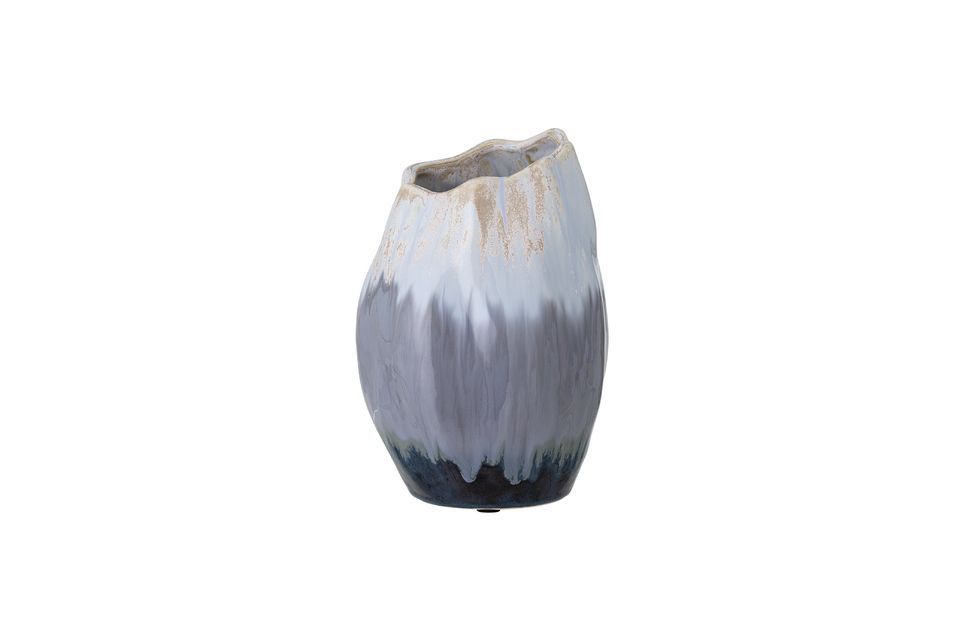 Die Jace Deko-Vase von Bloomingville ist eine wunderschöne Vase aus Keramik