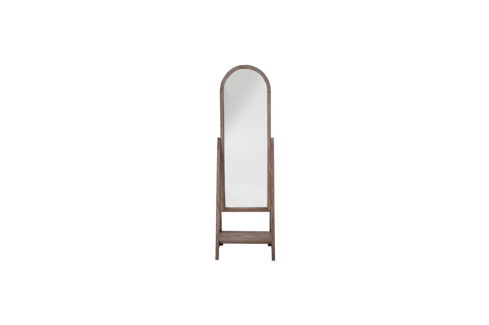 Der Spiegel Cathia von Bloomingville ist aus Mangoholz und hat ein Design mit eleganten und