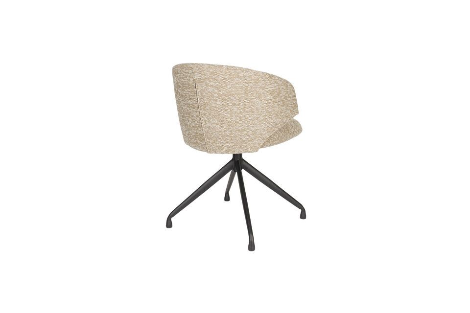 Sein Bezug aus Polyester hat einen warmen