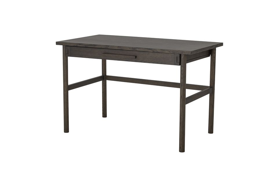 Der Schreibtisch ist aus Eichenfurnier in einer warmen, dunklen Farbe gefertigt