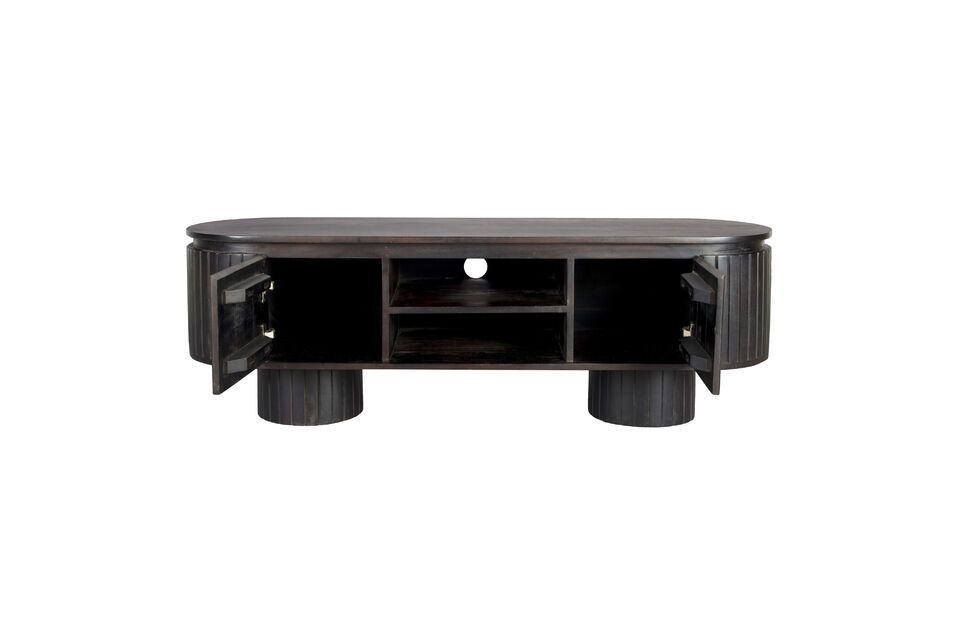 So wird dieses Sideboard zu einem echten Mittelpunkt und bietet gleichzeitig praktischen Stauraum