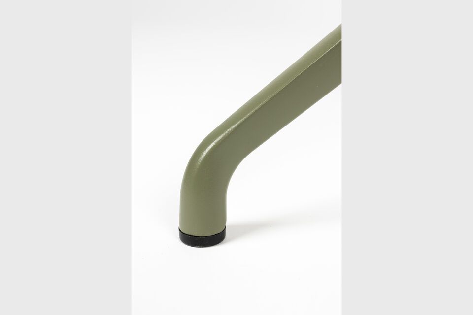 Sein elegantes und modernes Design macht den Stuhl zu einer unverzichtbaren Ergänzung für jedes