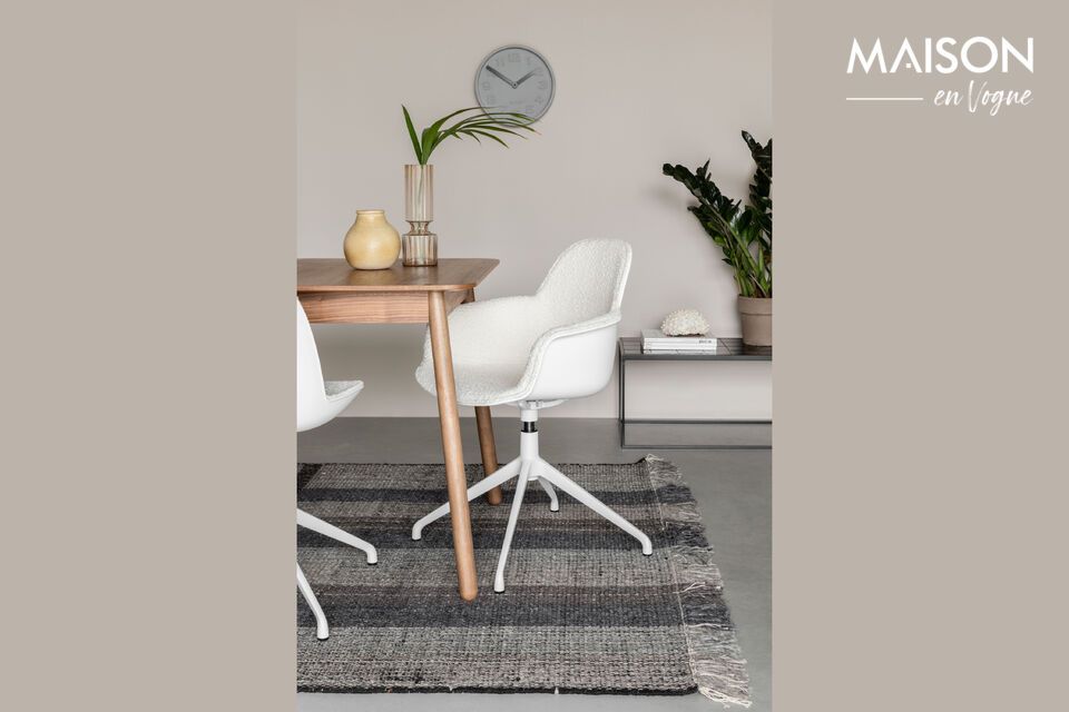 Eleganter und funktionaler Bürostuhl, ideal für die Arbeit und zum Entspannen.