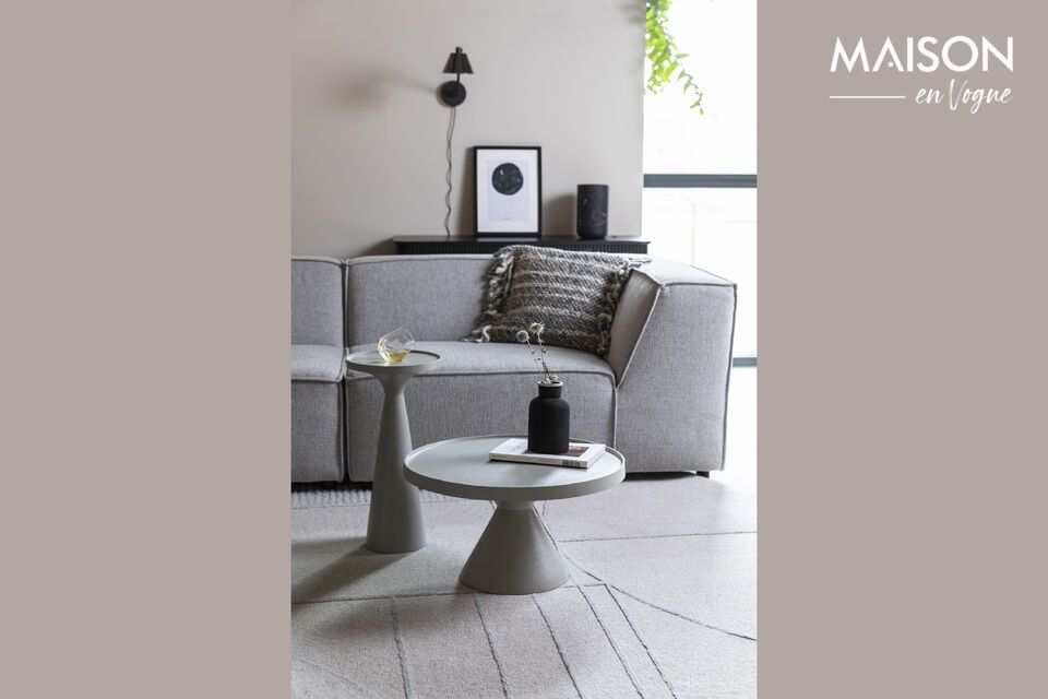 Entscheiden Sie sich für die subtile Eleganz unseres Couchtisches aus Aluminium.