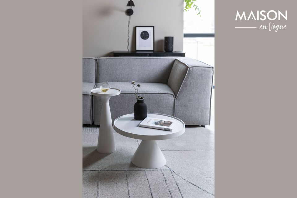 Entdecken Sie Eleganz und Funktionalität vereint in diesem Couchtisch aus weißem Aluminium
