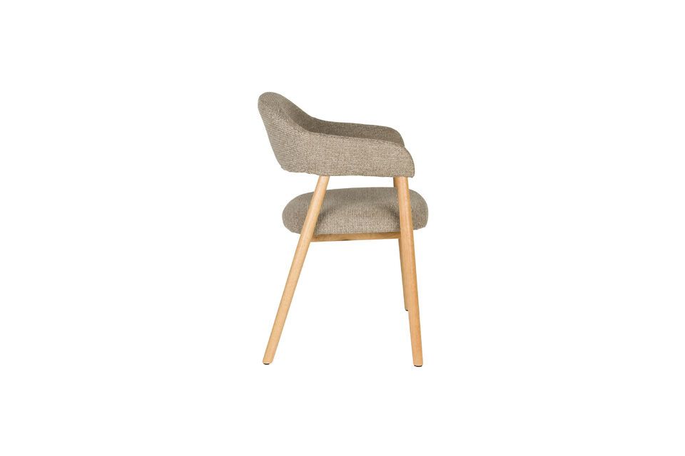 Der Sessel wurde so entworfen, dass er sich harmonisch in ein Esszimmer oder eine Leseecke einfügt