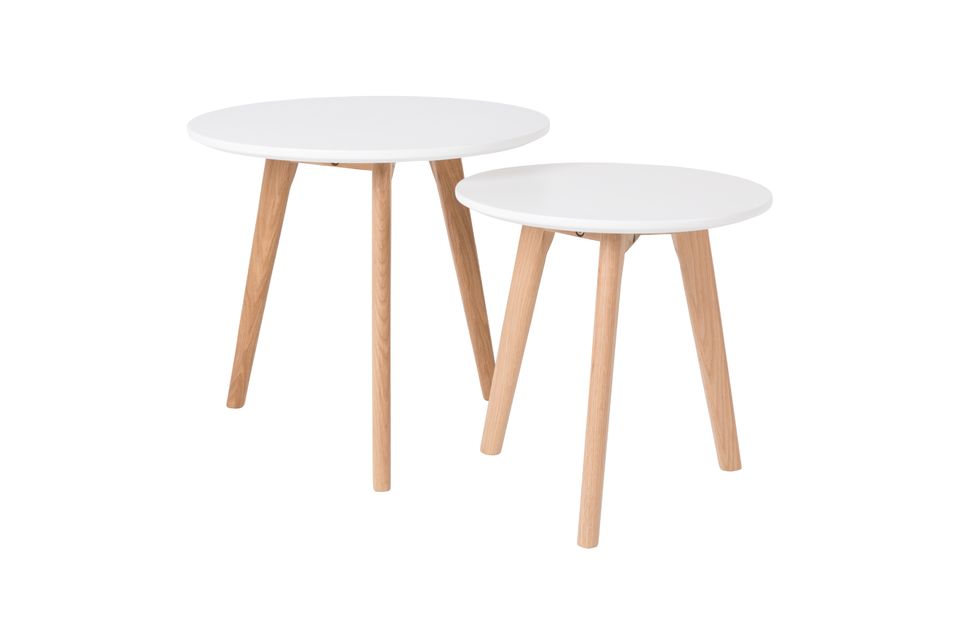Diese beiden Tische bestehen lediglich aus Beinen aus massiver Eiche und einer Platte in weiß