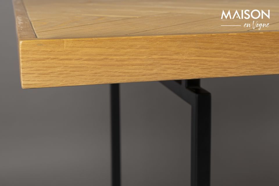 Ein Tisch mit modernem Design