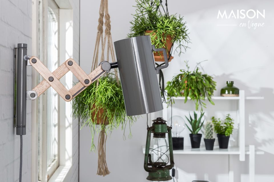 Die elegante graue Wandleuchte Flex sieht mit ihrem ausziehbaren Arm super aus! Diese überraschende