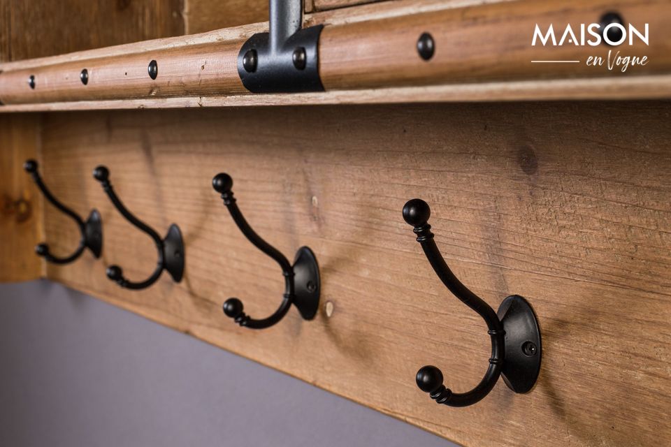 Die Garderobe Amador hat 5 Haken, 4 Schubladen und ein offenes Staufach