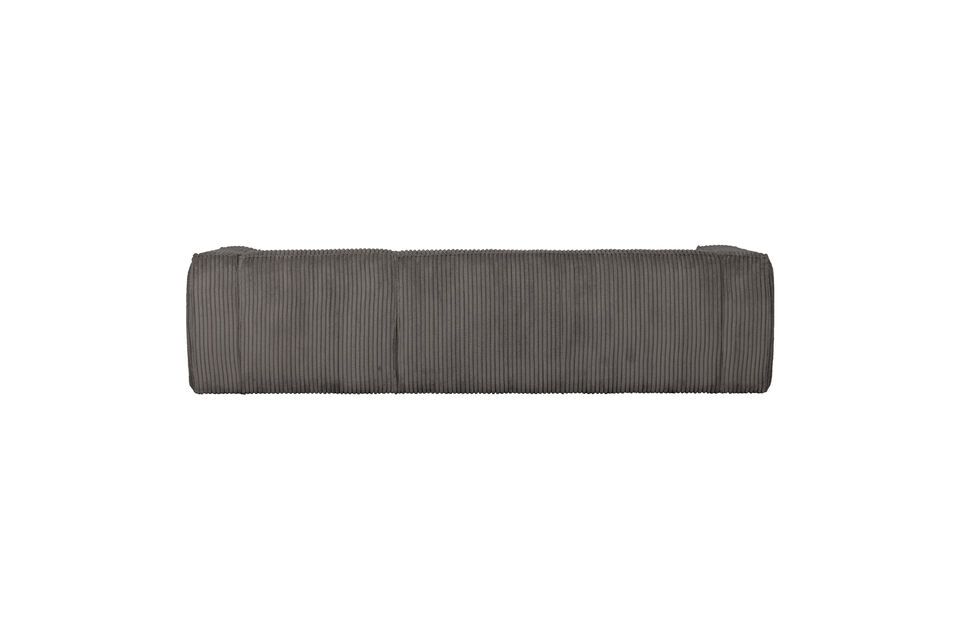 Das dunkelgraue Rippendesign verleiht dem Sofa einen luxuriösen Look