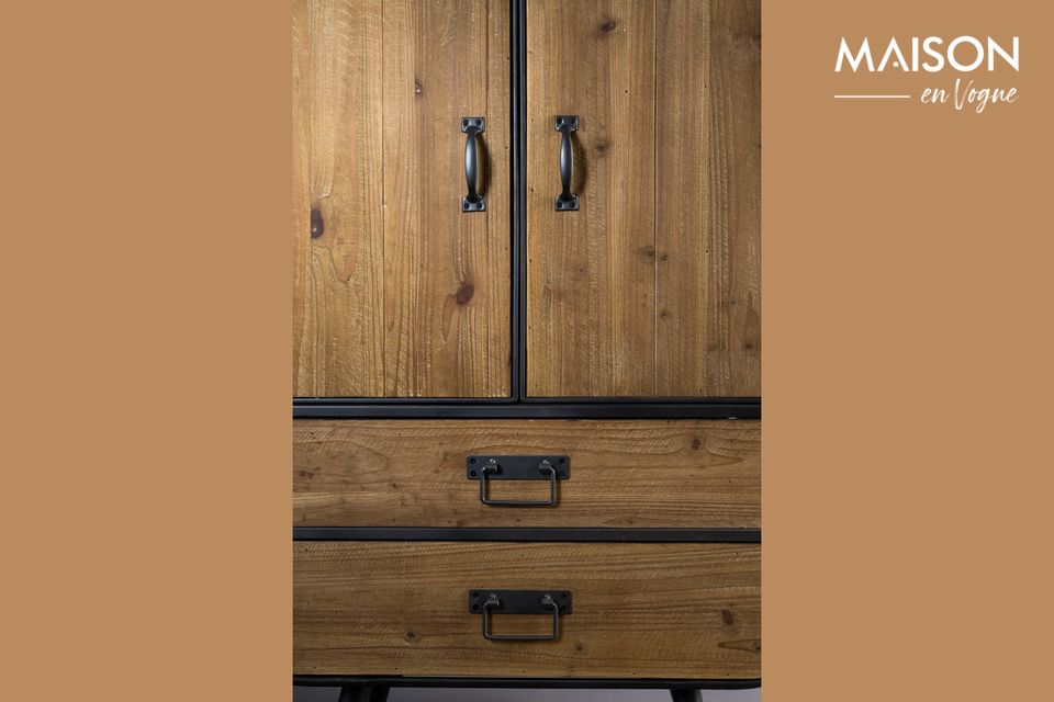 Die Mischung aus Holz und Metall kultiviert die industrielle und Vintage-Seite