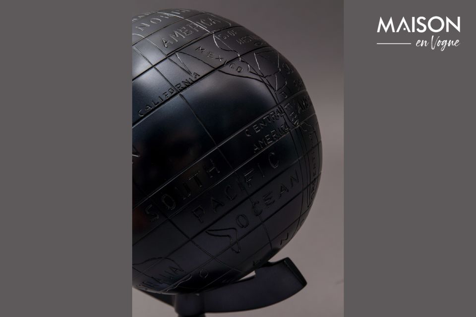 Der Miles-Globus ist der perfekte persönliche Dekorationsgegenstand auf dem Schreibtisch derjenigen