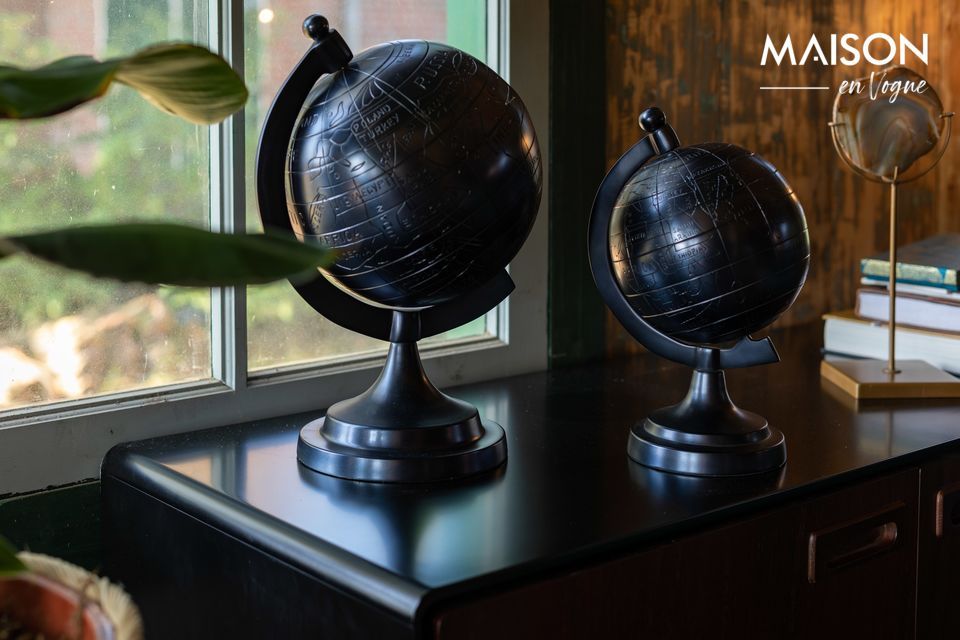 Miles Globe S in schwarzem Aluminium