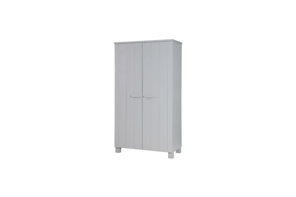 Der Stellschrank Dennis mit den Maßen 202x111x55 cm ist eine Eigenproduktion der niederländischen