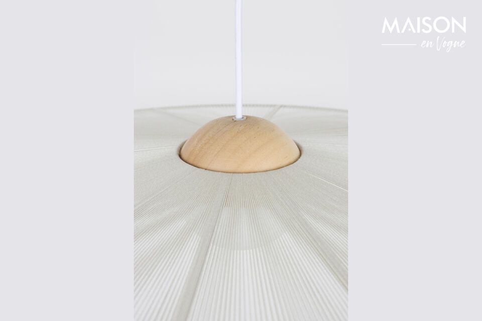 Die kühnen Linien und die Textur des Materials fügen eine fesselnde haptische Dimension hinzu und