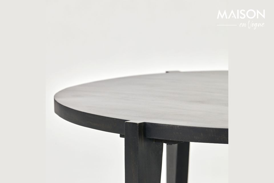 Ein Tisch aus Mangoholz