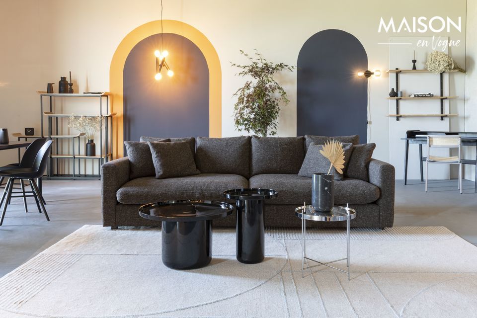 Ein großes Designer-Stoffsofa, das auf Dauer angelegt ist