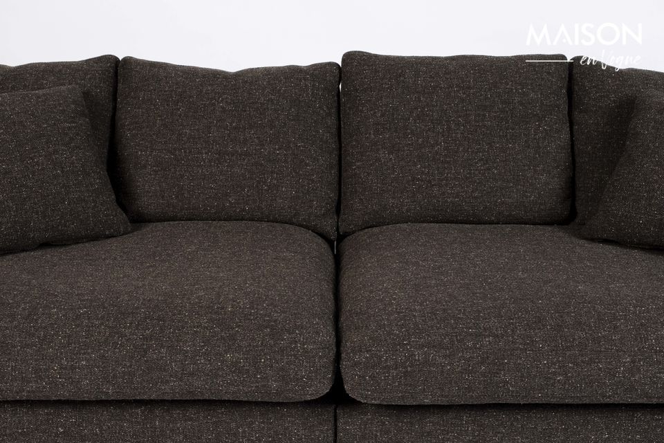 Ein großes Designer-Stoffsofa, das auf Dauer angelegt ist