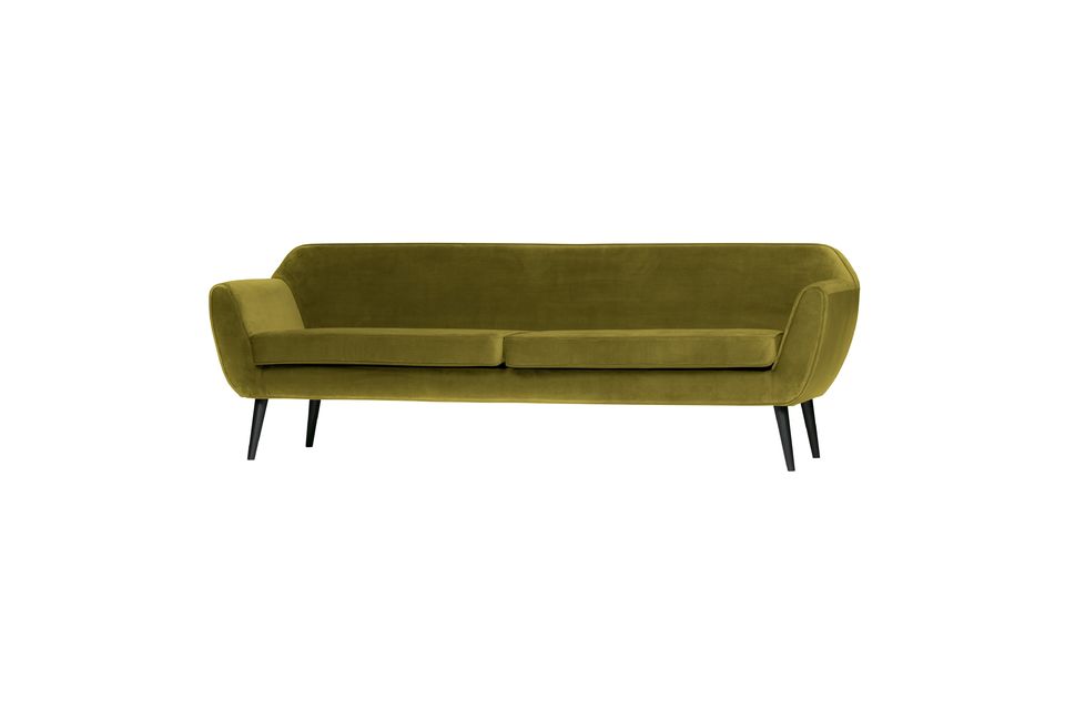 Dieses moderne Vier-Sitzer-Sofa ist mit einem leicht glänzenden