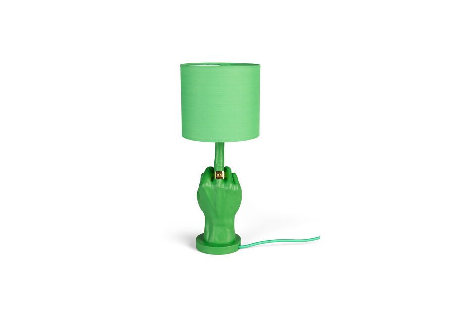 Mit ihrem auffälligen Grün zieht diese Lampe nicht nur die Aufmerksamkeit auf sich