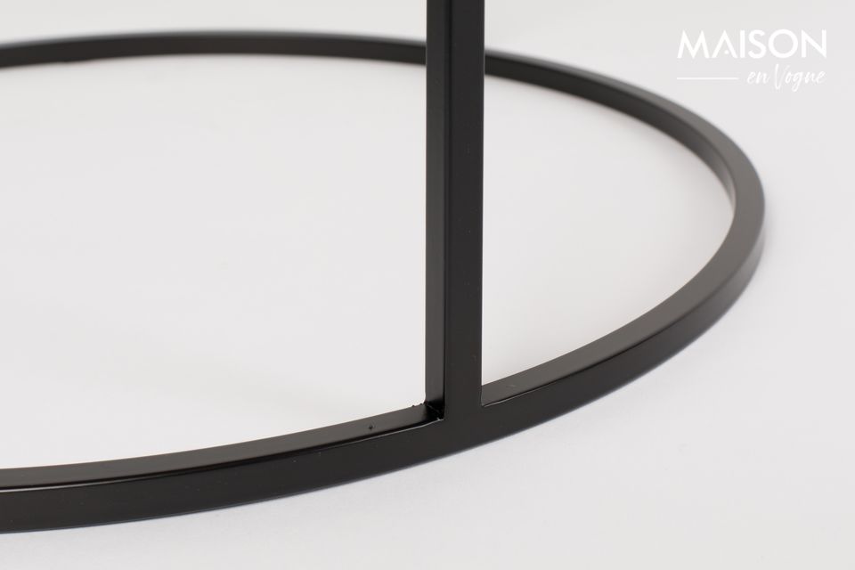Ein Beistelltisch im minimalistischen Vintage-Stil