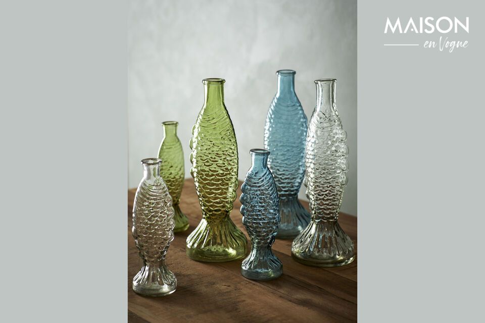 Diese Vase vereint Einfachheit und Originalität, um Ihrem Raum eine zarte Note zu verleihen