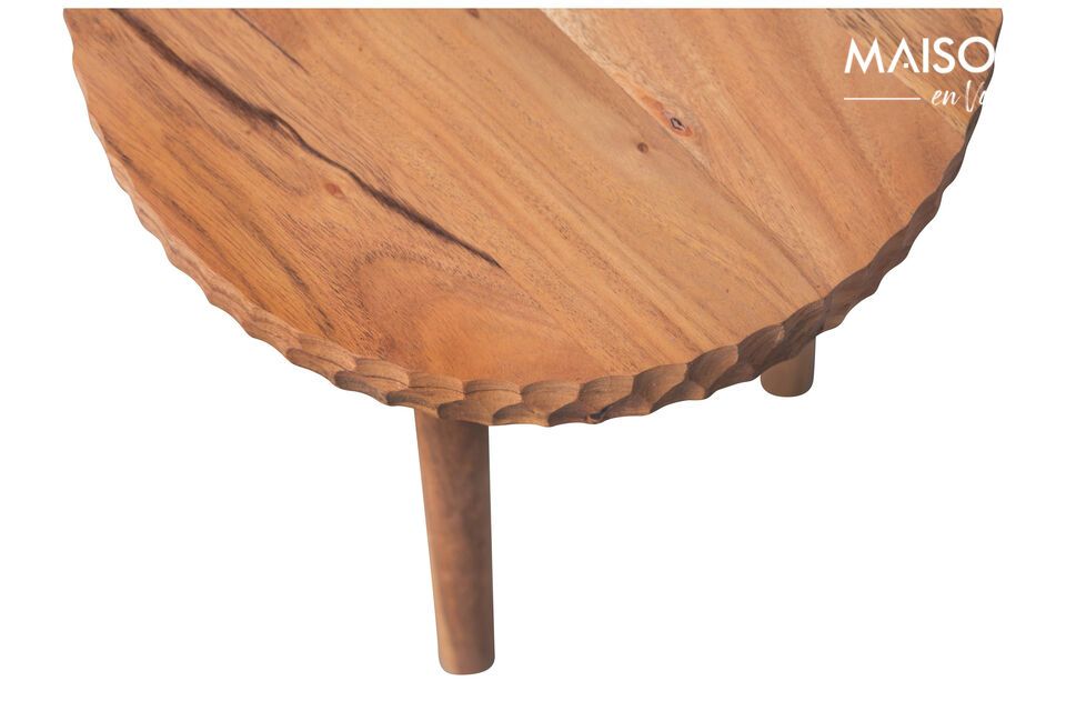 Das Akazienholz macht den Hocker zu einem dekorativen Objekt