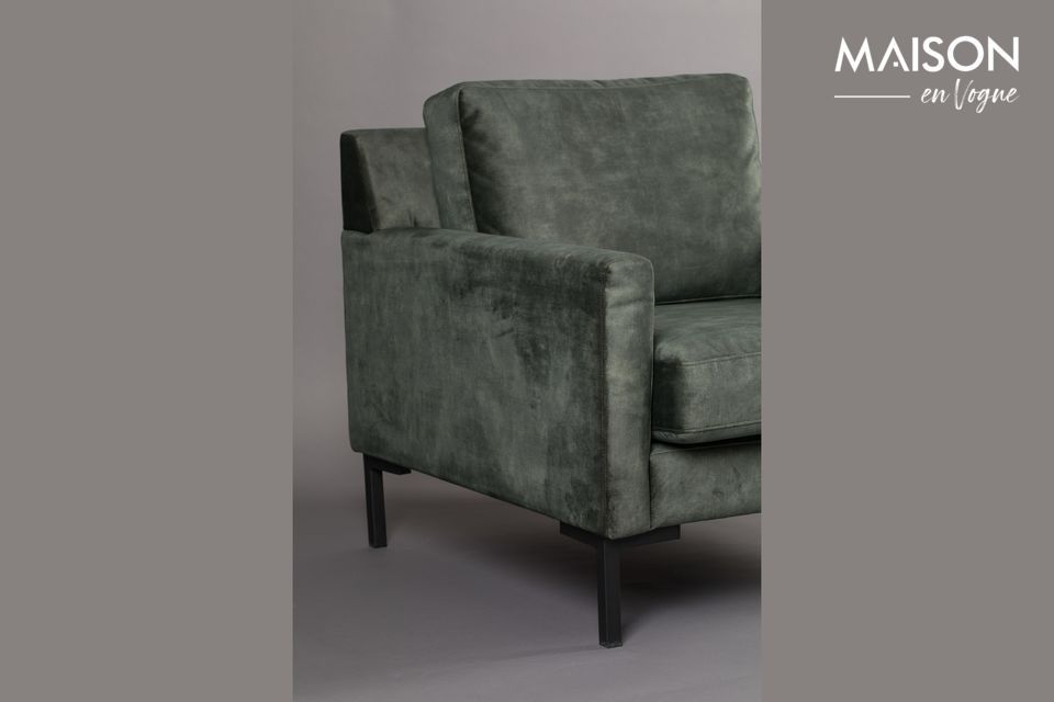Mit seinem zeitgenössischen und reinen Stil passt dieser Sessel perfekt in Ihr Wohn- oder