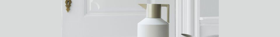 Materialbeschreibung Isothermischer Krug 1,5L weiß und silber Geo