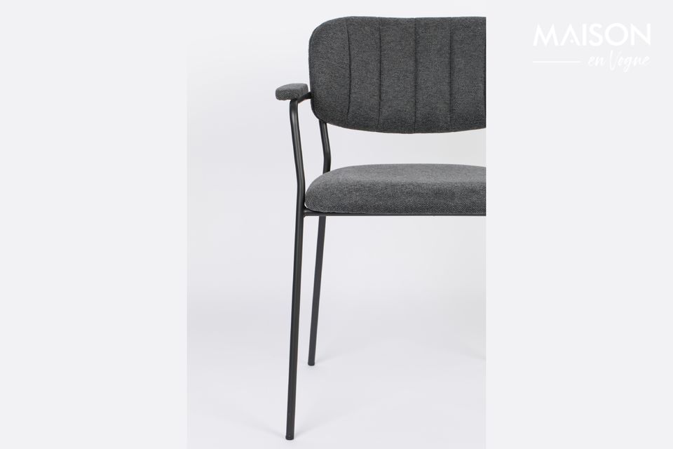 Ein Sessel, der Schlichtheit und Design verbindet
