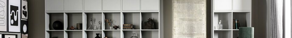 Materialbeschreibung Kabinett mit 2 geschlossenen Türen aus grauem Metall