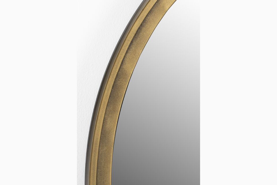 Bringen Sie mit dem kleinen bronzefarbenen Eisenspiegel von Matz einen einzigartigen Charakter in