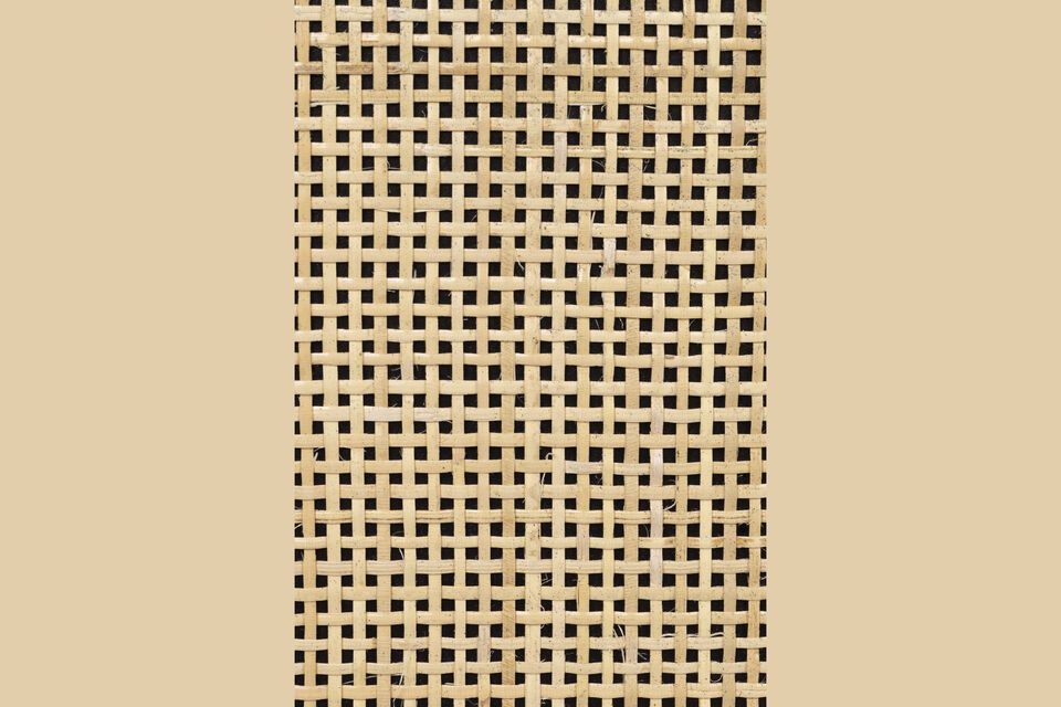 Bewahren Sie mit der Kommode Guuji low elegant das einzigartige Japandi-Design auf.