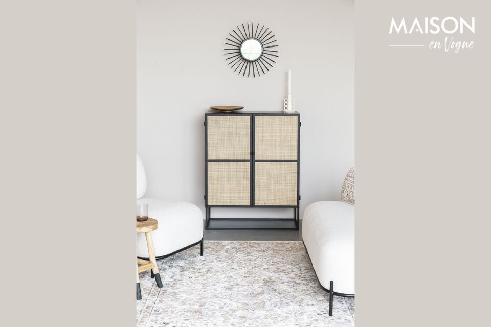 Mit ihrem schwarzen Holzfinish und den Maßen von 80 cm Länge