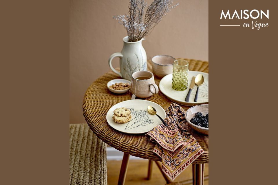 Sein Landhaus-Charme unterstreicht diesen selbstbewussten Vintage-Stil mit feinen