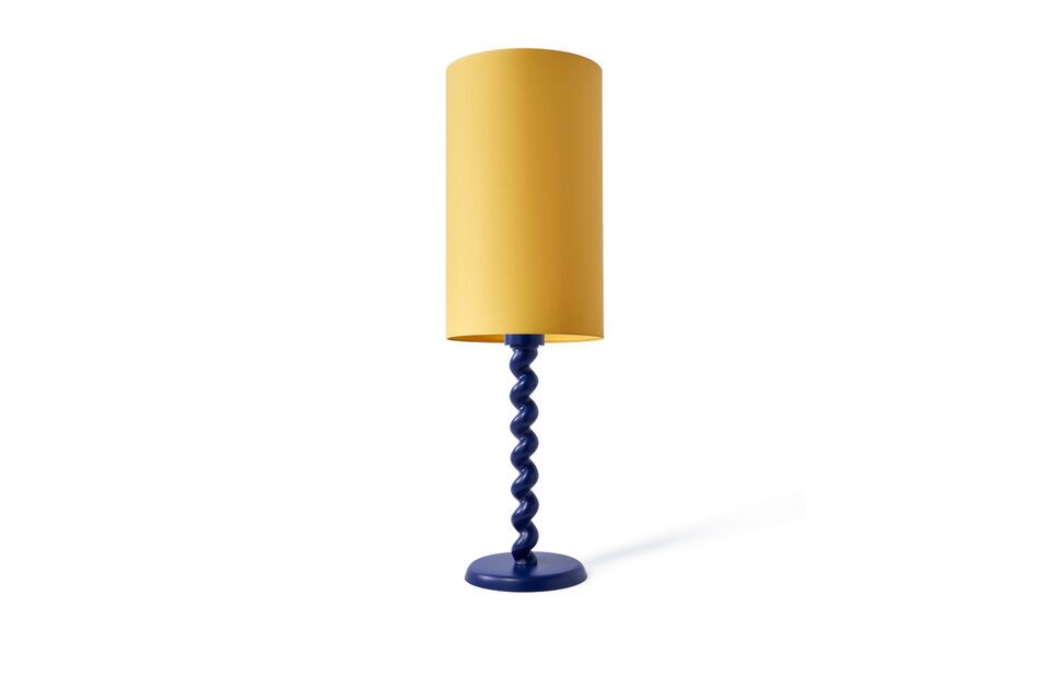 Der dunkelblaue Lampenfuß Twister greift das Design des Beistelltisches Twister perfekt auf