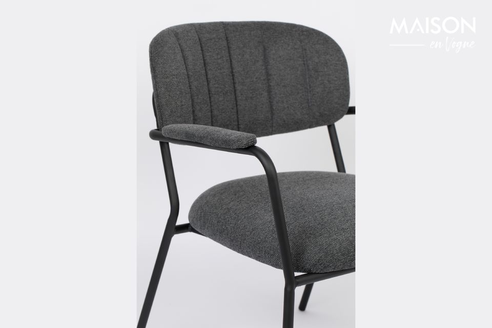 Der Jolien Loungesessel bringt Komfort und Eleganz in Ihr Wohnzimmer! Dieser niedrige Stuhl bietet